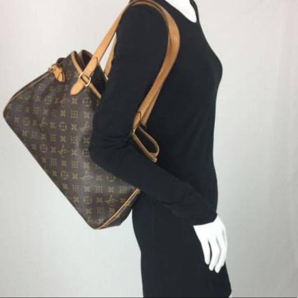 Louis Vuitton Handbags - 🌺BEAUTIFUL🌺 Stunning shoulder bag